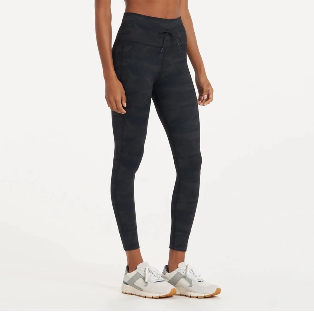 Vuori Daily Legging Small S. Camo